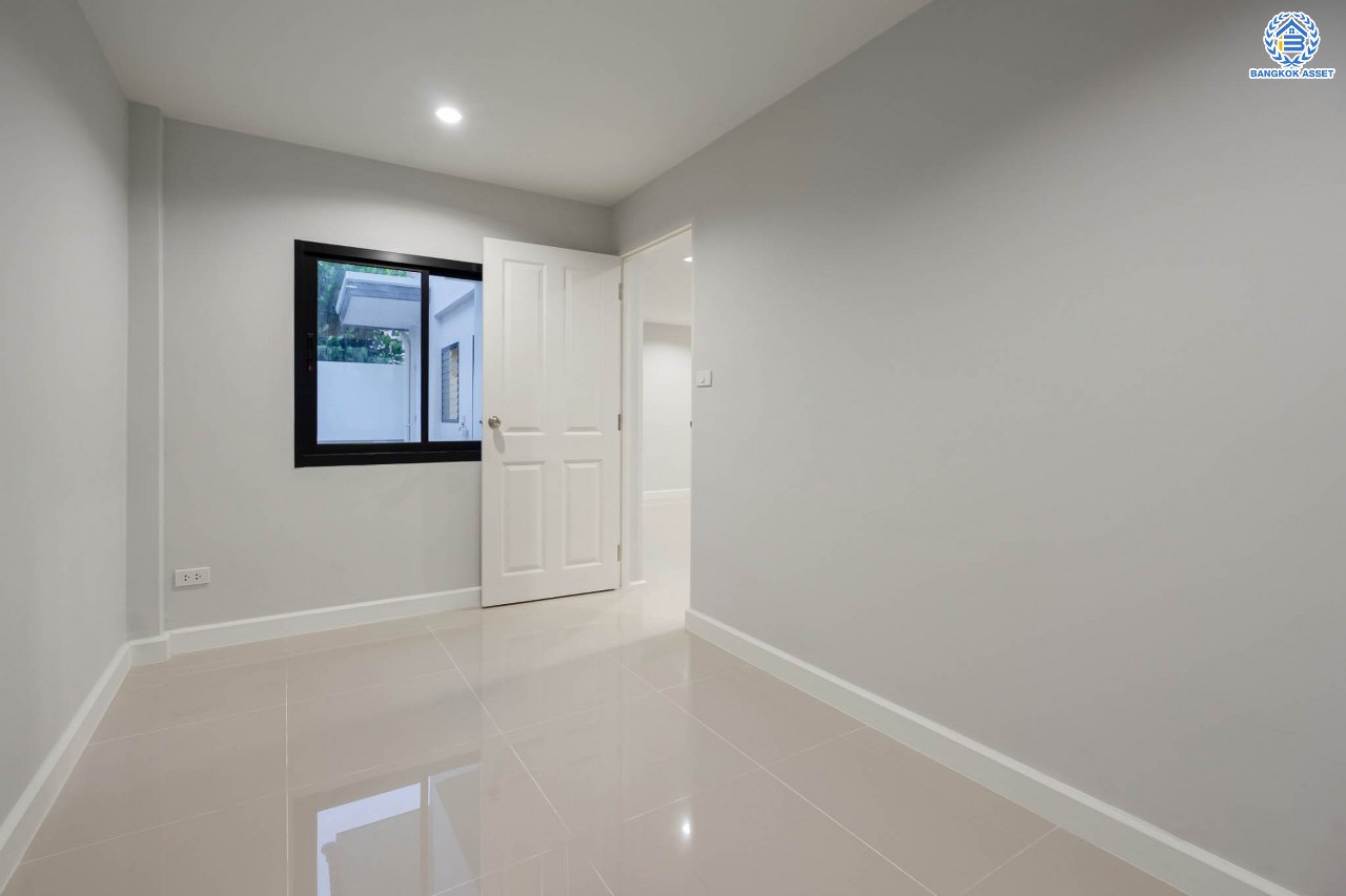 บ้านมือสองตกแต่งใหม่ ม.อักษรา พุทธมณฑลสาย3 ตกแต่งหรูหรา เนื้อที่ 55 ตร.ว. ฟังก์ชัน 3 ห้องนอน 3 ห้องน้ำ จอดรถได้ 2 คัน บนทำเลเชื่อมต่อเมือง ใกล้เซ็นทรัลศาลายา, ม.มหิดล ทางคู่ขนานลอยฟ้าบรมราชชนนี และรายล้อมด้วยสิ่งอำนวยความสะดวกครบ!